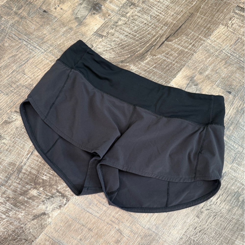 Lululemon Speed Up 2.5” shorts